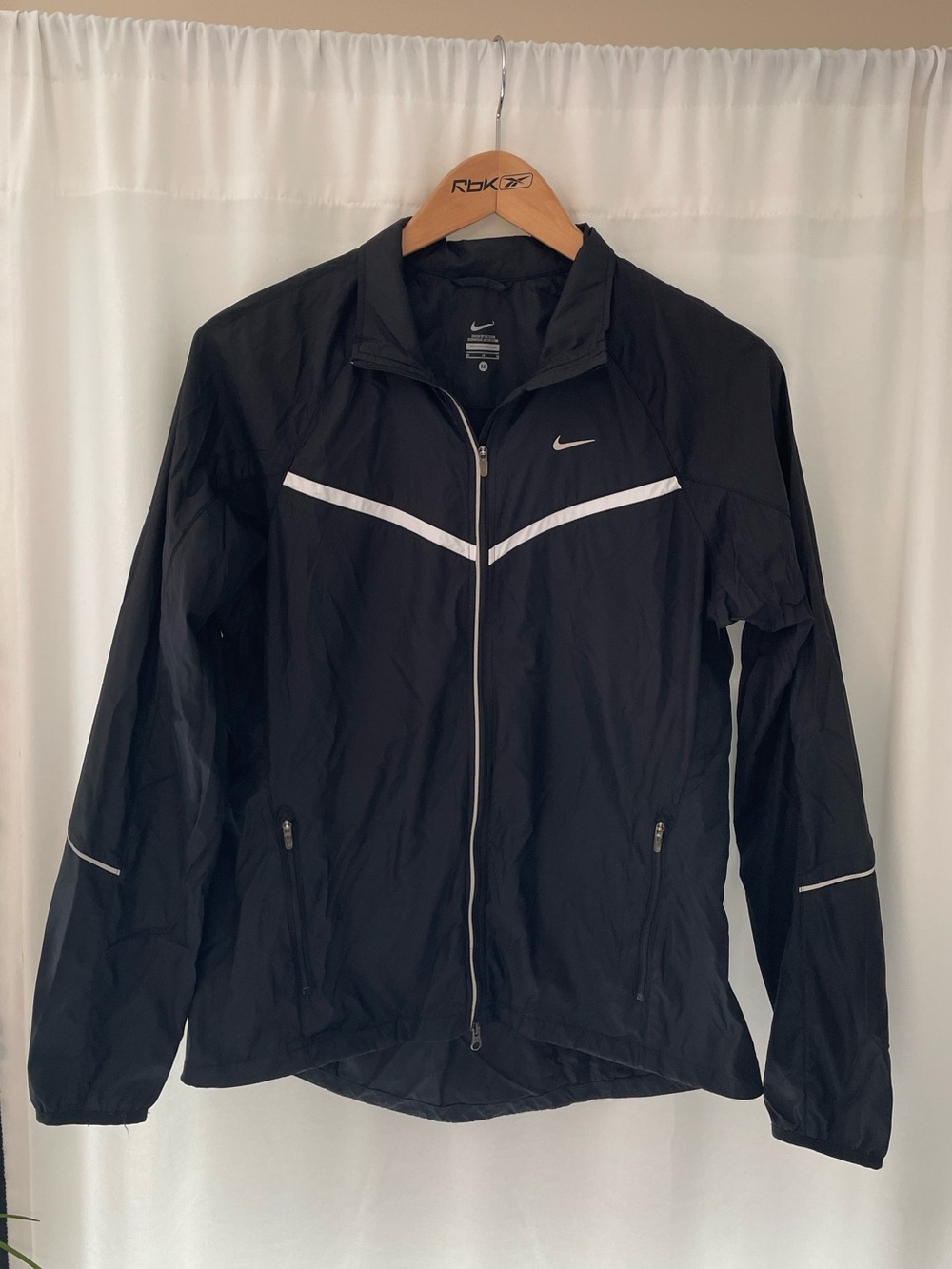 Nike lightweight windbreaker jacket black reflective women’s M medium full zip